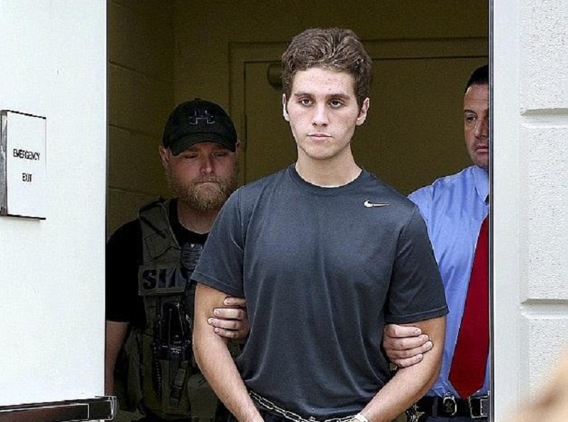 Il killer cannibale telefona dal carcere ai genitori