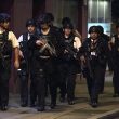 Terrore a London Bridge, duplice attentato: investono e accoltellano13