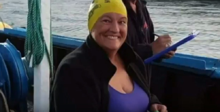 Pat Gallant-Charette attraversa la Manica a nuoto a 66 anni: è record