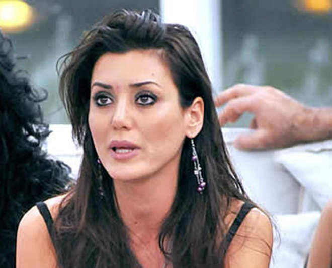 Daniela Martani: "Berlusconi simpaticissimo. Il karma ad Amatrice? Ho chiesto 28 mln di risarcimento"