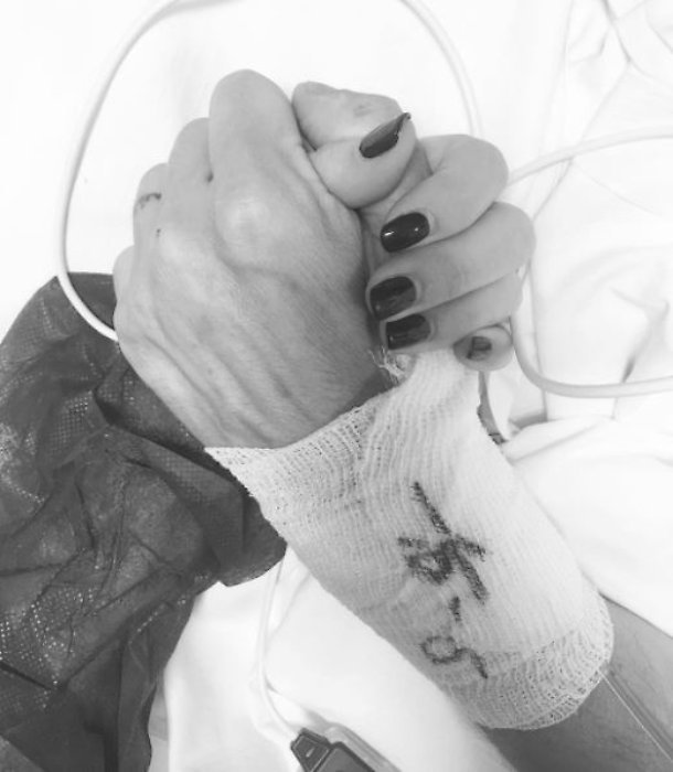 Max Biaggi, Bianca Atzei e la FOTO mano nella mano dal reparto rianimazione