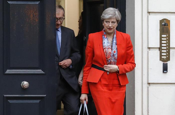Gb, Theresa May perde maggioranza ma va avanti: "Farò governo con unionisti Dup"