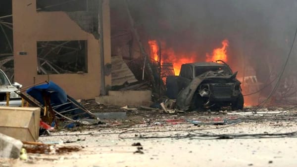 Somalia, attentato in un ristorante a Mogadiscio: almeno 17 morti