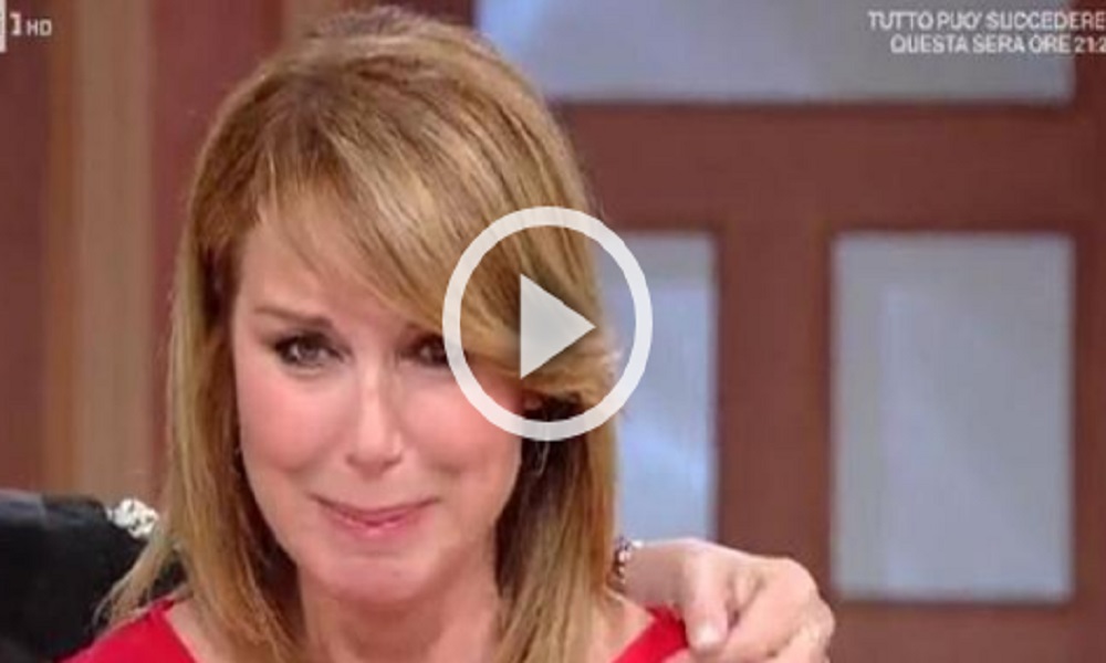 Monica Leofreddi piange in diretta: "È l’ultima puntata di Torto o Ragione?" VIDEO