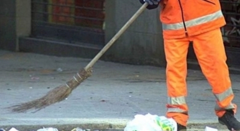 Los Angeles, netturbino perseguitato a lavoro: lo credono gay. Vince risarcimento record