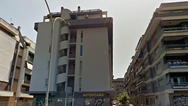 Ostia (Roma), tenta di far esplodere il palazzo in cui vive anche l'attore Enzo Salvi