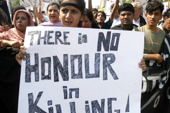 Pakistan, delitti d'onore in famiglia: uccisi due amanti e un marito