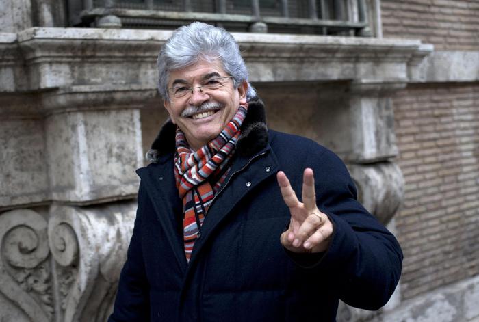 Antonio Razzi: "Fabio Fazio col suo stipendio deve comprare arrosticini per tutti"
