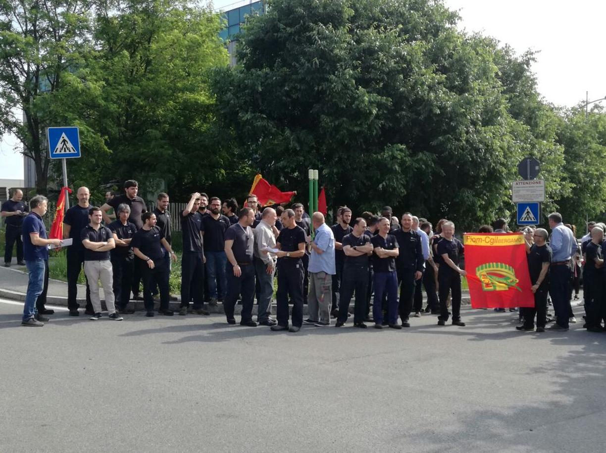 Grassobbio, Reggiani Macchine riassume la mamma licenziata grazie alla protesta dei colleghi