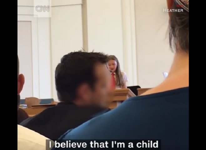 Fa coming out a 12 anni in chiesa. I mormoni le spengono il microfono