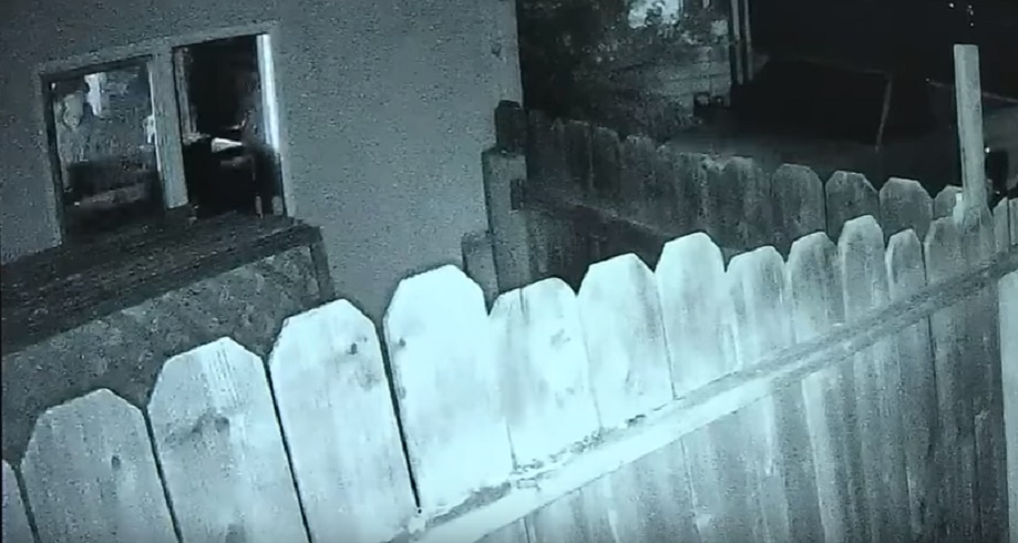 California, insegue e uccide i due ladri che fuggono dalla sua casa