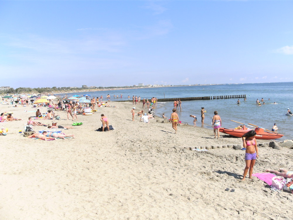 Lido di Spina (Ferrara), muore in spiaggia stroncato da un malore