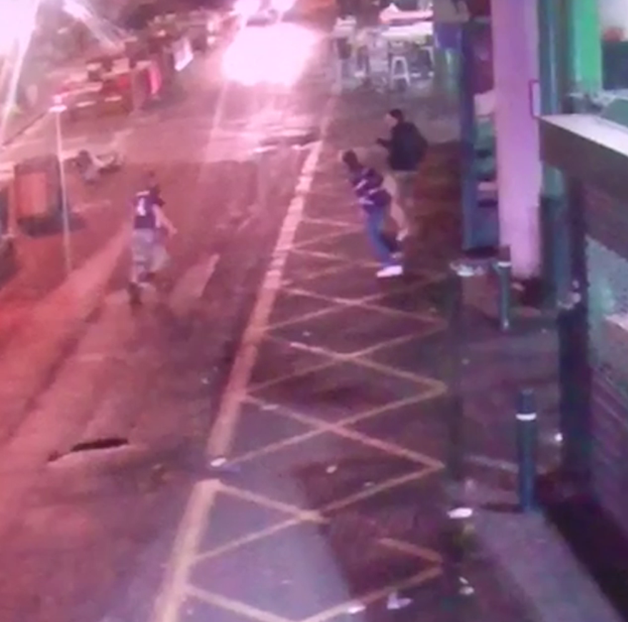 Attentato Londra, nuovo VIDEO: ragazzo viene accoltellato a Borough Market