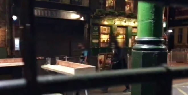 YOUTUBE Terroristi fuori dal pub prima dell’accoltellamento a Londra
