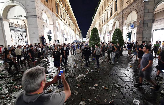 YOUTUBE Finale Champions, panico a Torino: il momento in cui monta la calca