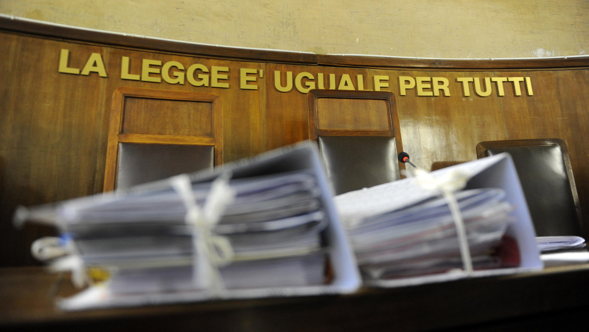 Bari, estorsioni ai commercianti: condannati 6 affiliati al clan Diomede