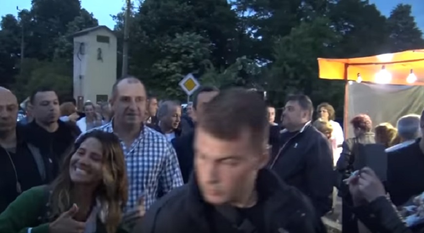 Turista brasiliana fa selfie col presidente bulgaro