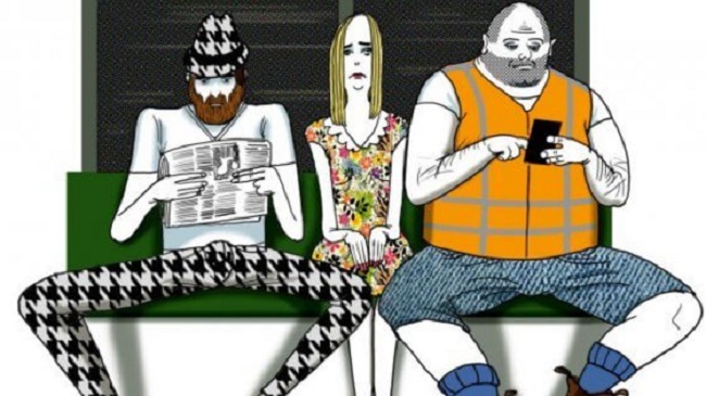 Madrid dichiara guerra agli uomini stravaccati: "Chiudete le gambe in metro"