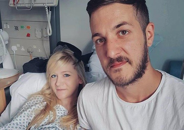 Charlie Gard, l'ospedale inglese riapre il caso: "Giusto provare cura sperimentale"