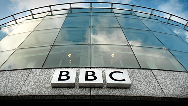 Bbc, polemiche nelle redazioni: uomini strapagati, furia delle conduttrici
