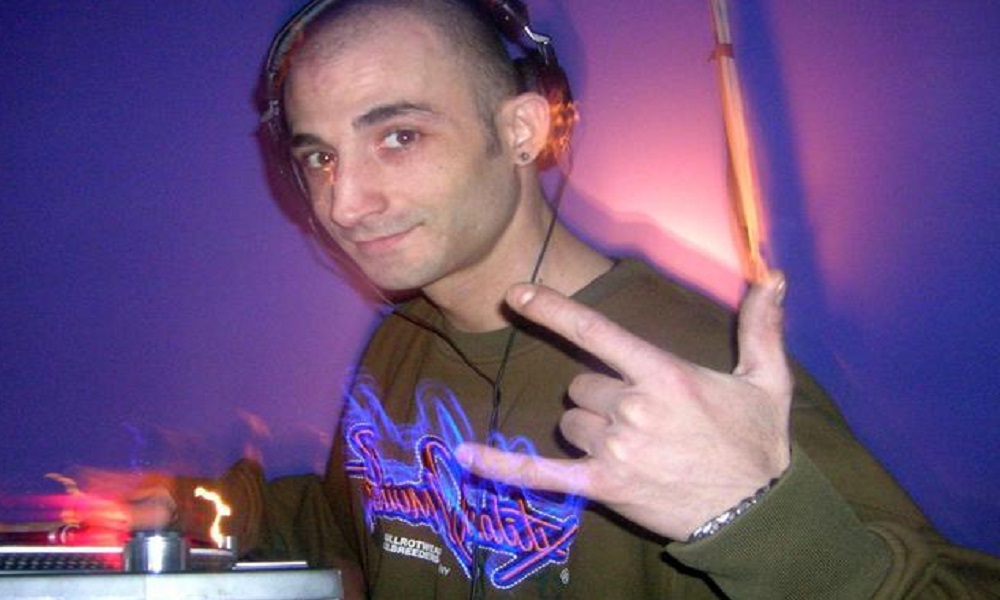 Alessio Atzori, dj si tuffa per salvare l'amica: disperso