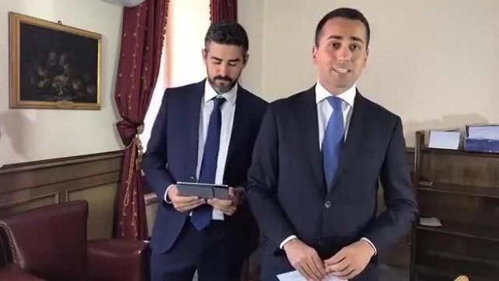 Luigi Di Maio, gaffe sulla "black list" vitalizi: cita il deputato morto da un anno VIDEO