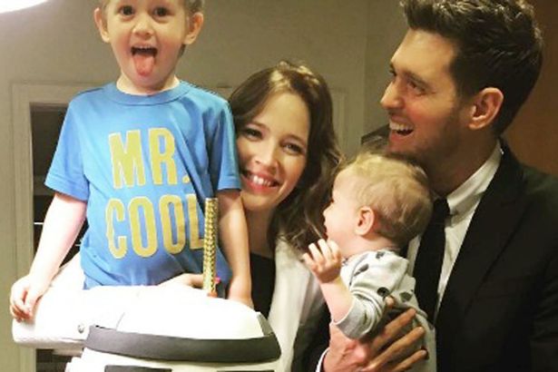 Michael Bublè, la moglie racconta i mesi di malattia del figlio Noah