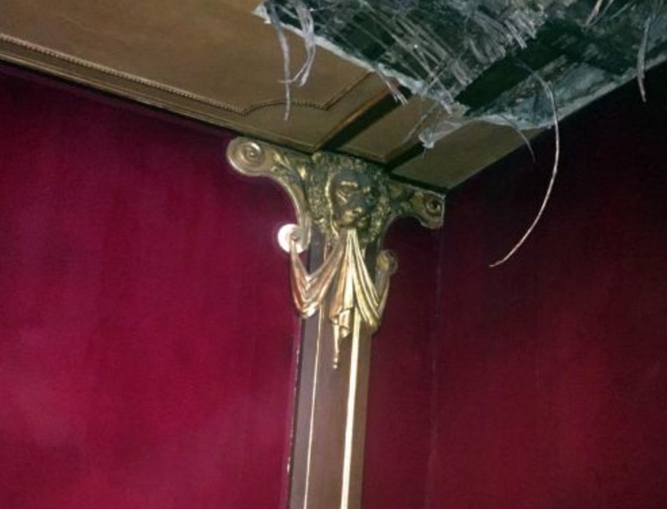 Torino, crolla un pezzo di soffitto della Sala Rossa in Consiglio comunale