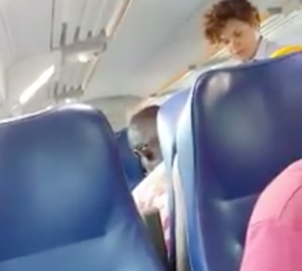 Capotreno discute con immigrato. Salvini: "Datele una medaglia" VIDEO