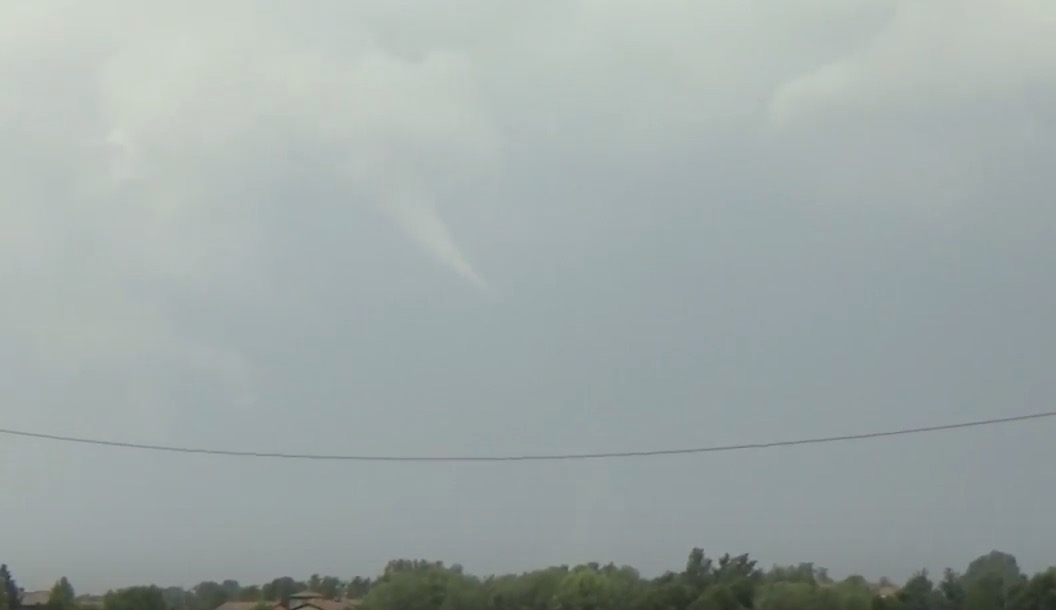 YOUTUBE Parma, tromba d'aria a Castell'Aicardi di San Secondo: tetti scoperchiati, due feriti