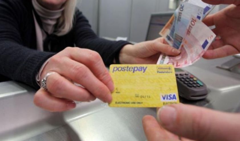 "PostePay bloccata", la email che ti incastra: ecco l'ultimo tentativo di phishing