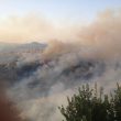 Incendi, a Messina bruciano le colline: fumo lambisce la città FOTO