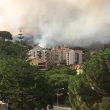 Incendi, a Messina bruciano le colline: fumo lambisce la città FOTO