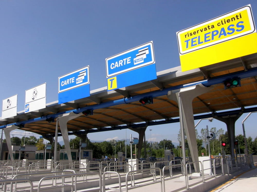 Contromano e ubriaco sulla A14, percorre 30 km prima di essere fermato