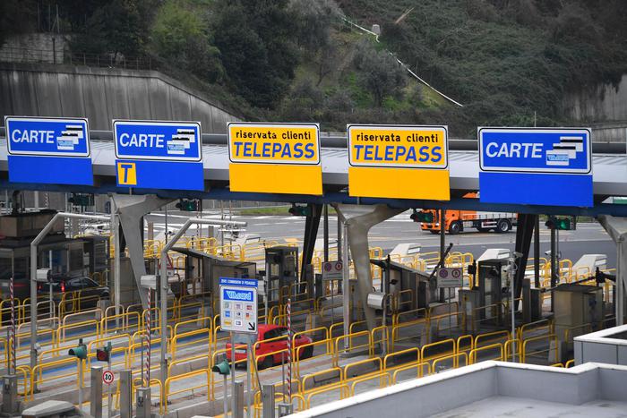 Telepass, ora ci puoi pagare anche la benzina. Da ottobre bollo auto, taxi, bus..