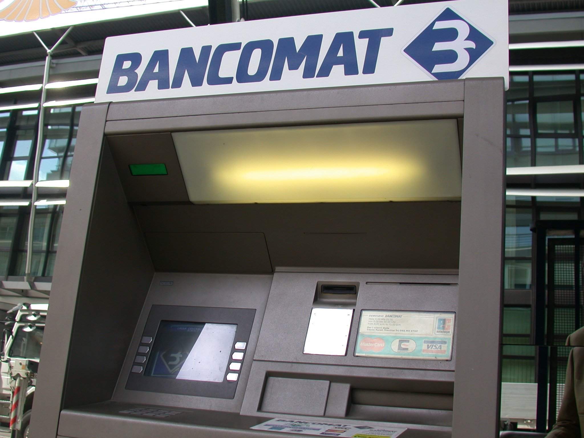Bolzano Vicentino, badante rumena scippata dopo aver prelevato 500 euro al bancomat