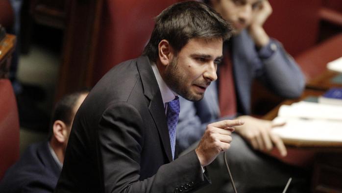 Alessandro Di Battista: "Vitalizi? Pur di tenerli tagliano il Corpo Forestale"