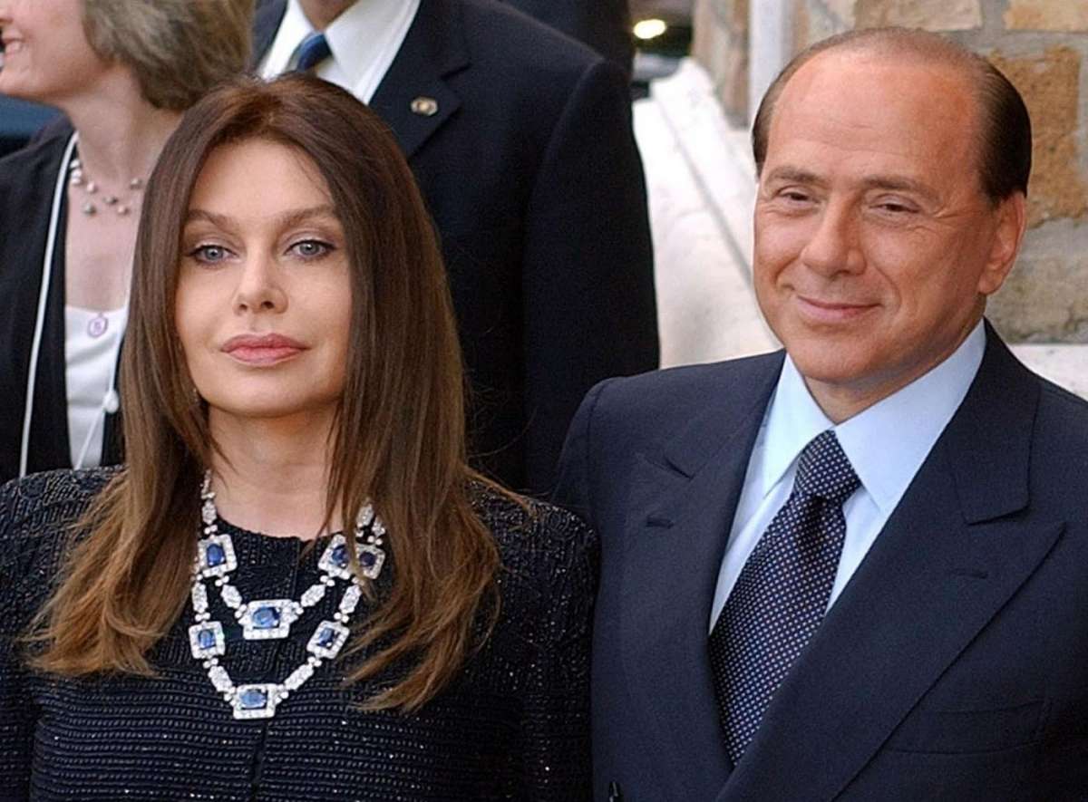 Silvio Berlusconi e Veronica Lario, telefonata di fuoco sul bacio di Luigi