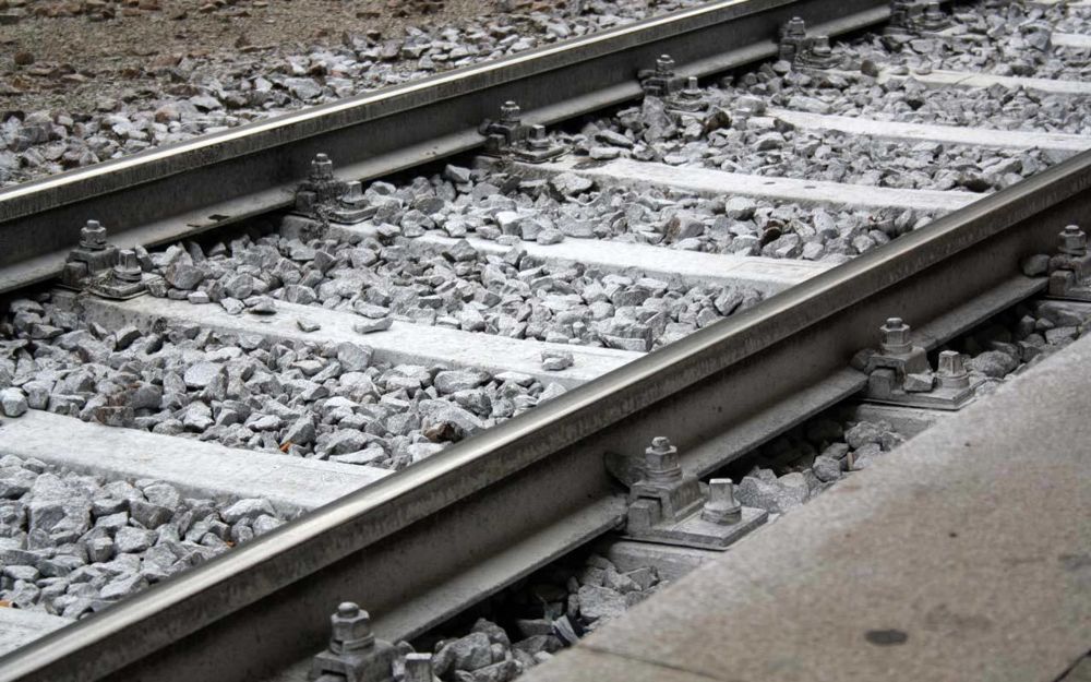 Recale (Caserta), ragazza di 14 anni travolta da un treno: forse ascoltava musica con le cuffiette