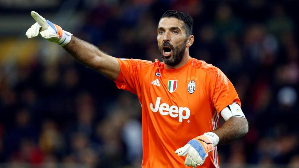 Vittorio Sgarbi: "Gigi Buffon? Sono stato con una sua ex compagna e ora..."