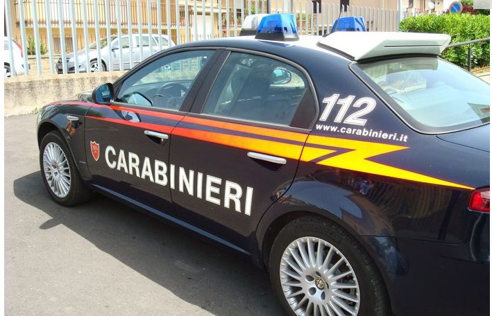 Auto sperona ciclista dopo lite: 26enne denunciata a Torino