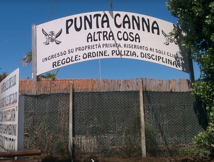 Chioggia, la spiaggia dei fascisti: "Qui zona antidemocratica e a regime". E' bufera