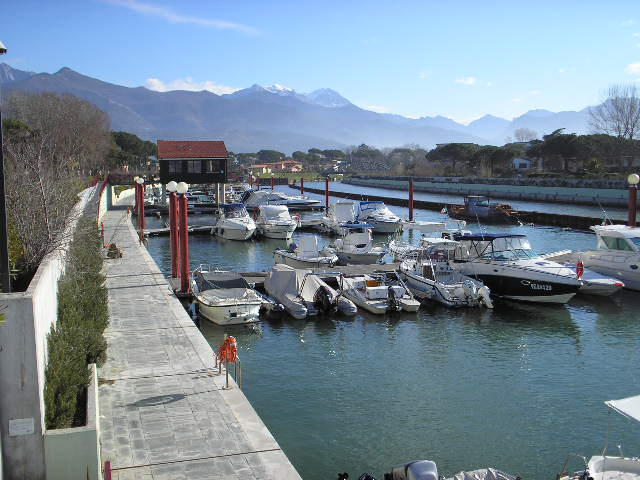 Mauro Balderi morto dopo una caduta al funerale di Lorena Baldi, l'attrice precipitata dal palco