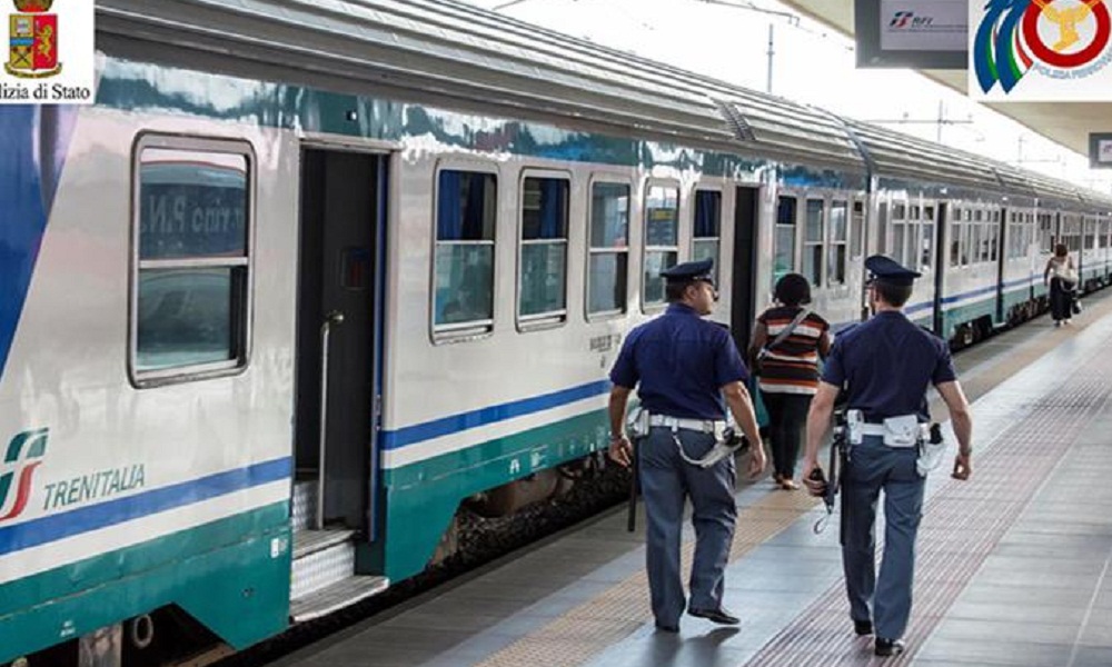 Santo Stefano Lodigiano (Lodi), controllore accoltellato in treno: è caccia all'uomo