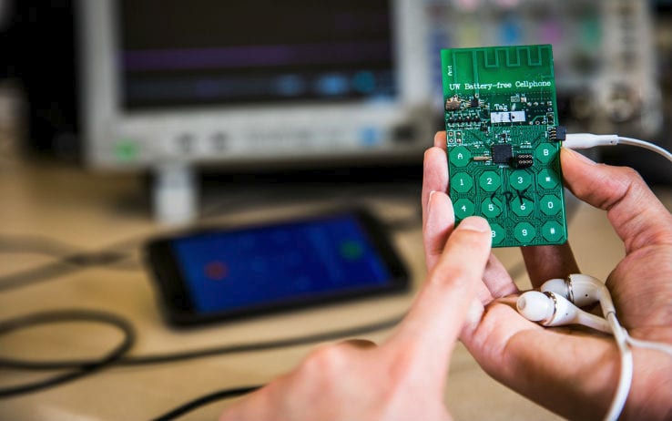 Smartphone senza batteria, prende energia dall'ambiente