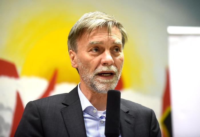 Delrio vuole imporre la certificazione statica per le case: mancia elettorale per geometri