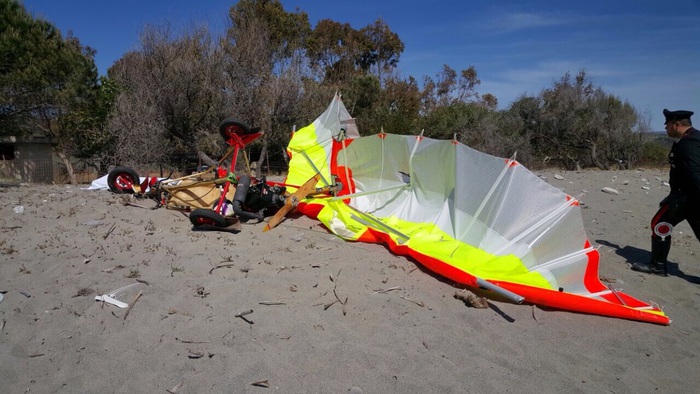 Caserta, precipita deltaplano: pilota morto sul colpo