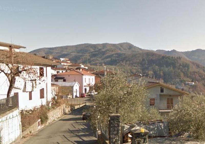 Fivizzano, Francesco Francini precipita con auto nel dirupo e muore davanti alla sorella