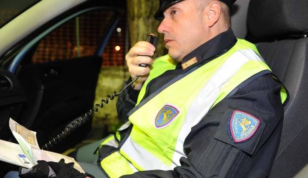 Montecosaro Scalo, fa una impennata con la moto: cade e travolge un bimbo di 4 anni