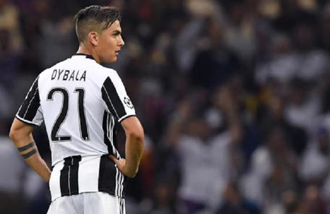 Juventus: Dani Alves scaraventa contro il muro lo smartphone di Dybala. Retroscena Cardiff
